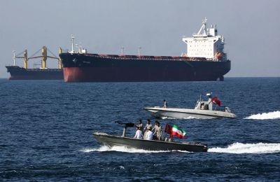 Νέες απειλές από τους Φρουρούς της Επανάστασης προς τις ΗΠΑ για τα Στενά του Ορμούζ.