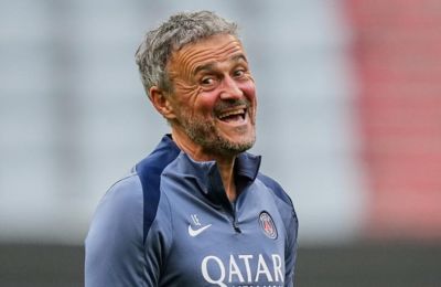 «Ο Λουίς Ενρίκε υπογράφει νέο συμβόλαιο με την Παρί Σεν Ζερμέν»