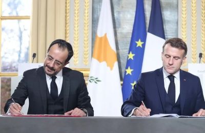 Ο Πρόεδρος της Κυπριακής Δημοκρατίας Νίκος Χριστοδουλίδης σε συνάντηση με τον Πρόεδρο της Γαλλικής Δημοκρατίας Εμανουέλ Μακρόν, στο Μέγαρο Élysée. (Φωτογραφία PIO)
