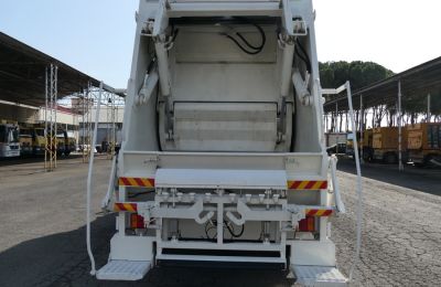 Πυρκαγιά σε σωρό σκυβάλων στη Λεμεσό.