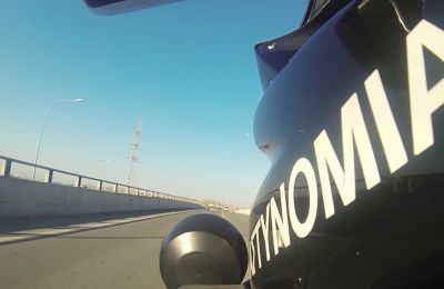 Οι δύο ύποπτοι φέρονται να εμπλέκονται σε υπόθεση οδικής σύγκρουσης και εγκατάλειψης σκηνής που διερευνά ο Αστυνομικός Σταθμός Αραδίππου.