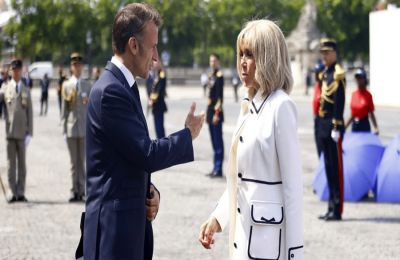 Μπριζίτ απορρίπτει φήμες περί απιστίας του Μακρόν.