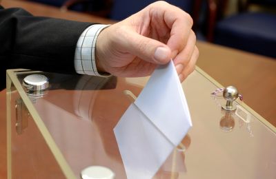 Δημοσκόπηση: Ο ΔΗΣΥ αυξάνει τη διαφορά-Χάνουν ποσοστά Οδυσσέας-Φειδίας