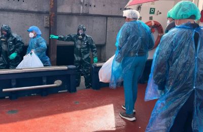 Συνίσταται όπως οι άνδρες ασθενείς λαμβάνουν «εκτενή καθοδήγηση για ασφαλείς σεξουαλικές πρακτικές πέραν της καραντίνας των 42 ημερών».