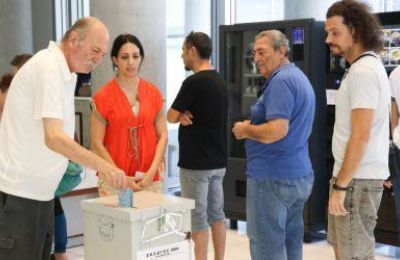 Περισσότερες πληροφορίες, καθώς και βίντεο σχετικά με τον ορθό τρόπο ψηφοφορίας, έχουν αναρτηθεί στην ιστοσελίδα των εκλογών στη διεύθυνση elections.gov.cy.