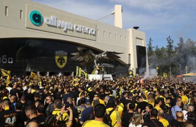 Κιτρινόμαυρη λαοθάλασσα έξω από την Allwyn Arena (pics)
