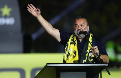 «Αν δεν τραγουδήσεις δεν φεύγουμε από ‘δω»!