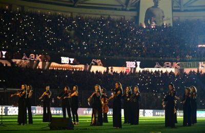 Υπέροχο σόου με Φρανκ Σινάτρα και 14 βιολιά 