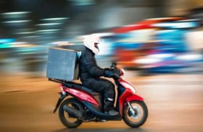 Οι Αρχές ξεκίνησαν ανθρωποκυνηγητό για τον δολοφόνο του 19χρονου διανομέα.