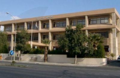 Φαίνεται να υπήρξε επεισόδιο εντός του Δικαστηρίου, χωρίς ωστόσο να υποβληθεί επίσημη καταγγελία.