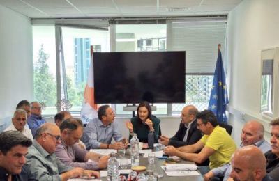 Αγροτικές οργανώσεις και Υπουργείο Γεωργίας συζήτησαν αποζημιώσεις, ανασύσταση ζωικού κεφαλαίου και το νέο διάταγμα για το χαλλούμι, που παραμένει σημείο τριβής.