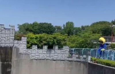 Ιαπωνία: Αμερικάνοι εισέβαλαν σε κουτί πιθήκου - Τους συνέλαβαν