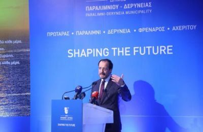 Νέα προειδοποίηση προς το Ιράν απηύθυνε ο Ντόναλντ Τραμπ, αφήνοντας ανοικτό το ενδεχόμενο νέου στρατιωτικού πλήγματος εν μέσω διπλωματικών επαφών.