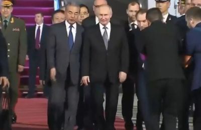Θερμή υποδοχή στον Ρώσο πρόεδρο στην Κίνα