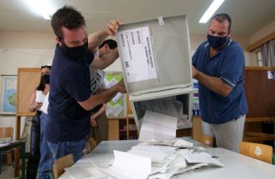 Προτρέπονται όλοι οι εκλογείς όπως χρησιμοποιούν για την άσκηση του εκλογικού τους δικαιώματος, τις πένες που θα υπάρχουν στους θαλάμους ψηφοφορίας.