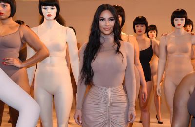 Πώς η SKIMS της Kim Kardashian μπλέχτηκε σε υπόθεση κοκαΐνης εκατομμυρίων;