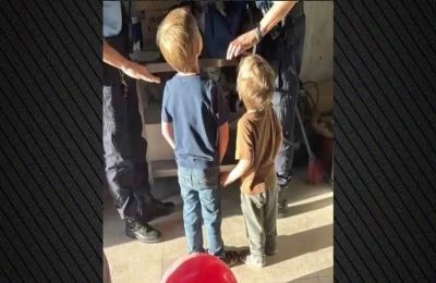 Ο πατέρας των παιδιών κατέθεσε μήνυση για αρπαγή ανηλίκου.