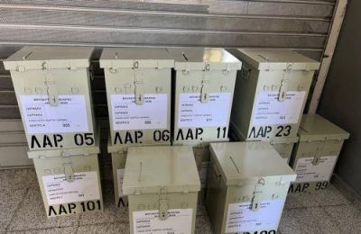 Από το Αθλητικό Κέντρο «Κίτιον» παραδίδονται οι κάλπες και το εκλογικό υλικό για τα 204 εκλογικά κέντρα της επαρχίας Λάρνακας.