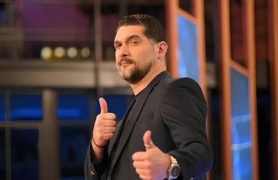 Ο Πάνος Ιωαννίδης δημοσίευσε μια σπάνια και τρυφερή φωτογραφία με τον γιο του στο Instagram, στέλνοντας ένα συγκινητικό μήνυμα για τις απλές στιγμές της ζωής