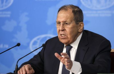 Ο Λαβρόφ κατηγορεί τη Δύση ότι σχεδιάζει επίθεση κατά της Ρωσίας
