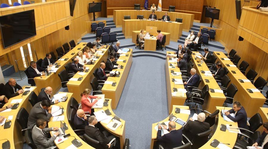 Οι 17 βουλευτές που δεν επαναδιεκδικούν έδρα στις εκλογές