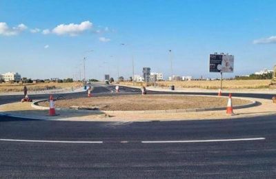Παραδόθηκε στην κυκλοφορία ο κυκλικός κόμβος Δρομολαξιάς–Μενεού