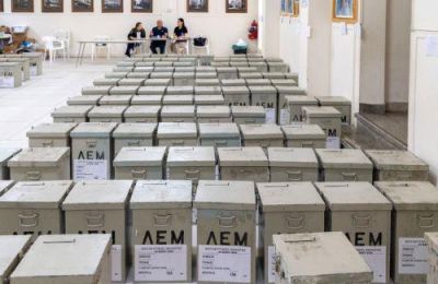 Από νωρίς στις κάλπες οι πολίτες.