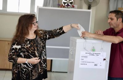 Οι σημερινές εκλογές αναμένεται να καθορίσουν το πολιτικό μέλλον της χώρας 