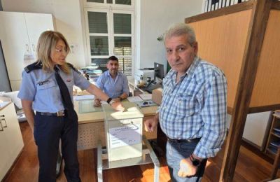 Οι Μαρωνίτες ανέδειξαν νέο εκπρόσωπο στη Βουλή, με τον Πέτρο Νακούζη να επικρατεί στην εκλογική διαδικασία με μικρή διαφορά ψήφων.