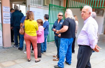Πέντε δημοσιογράφοι στα έδρανα της Βουλής