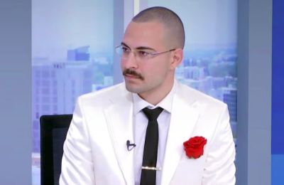 Έχει βιογραφικό που δύσκολα θα συναντούσε κανείς σε παραδοσιακό κομματικό φυλλάδιο υποψηφίου βουλευτή.