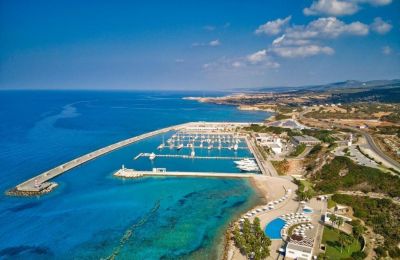 Η θάλασσα του Τρικώμου.