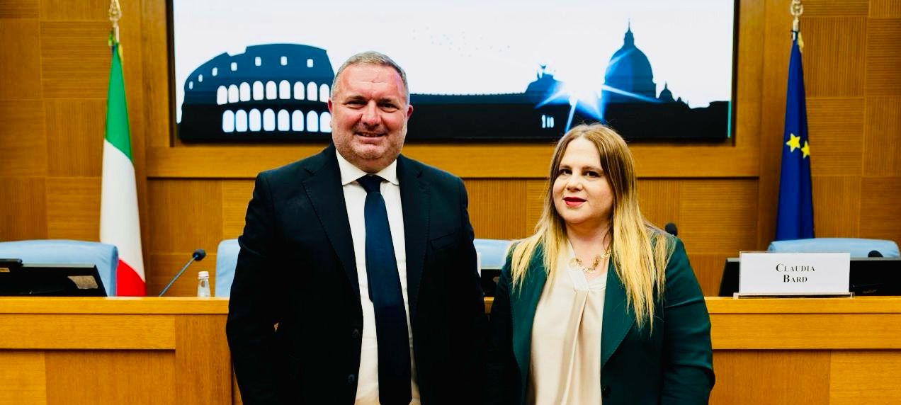 Η κ. Στυλιανού με τον Ιταλό Επίτροπο Marino Fardelli.