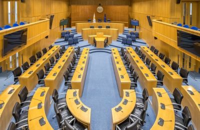 Ο ακαδημαϊκός Ανδρέας Σεραφείμ έγραψε πως «ξεφυτρώνουν ανώνυμοι λογαριασμοί που μου επιτίθενται σε προσωπικό επίπεδο», ασκώντας κριτική στο ΑΛΜΑ