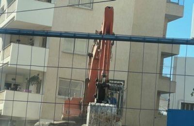 «Την ερχόμενη εβδομάδα θα κατεδαφιστεί η οικία στη περιοχή Σωτήρος, της οποίας κατέρρευσε η οροφή την περασμένη εβδομάδα», τόνισε ο κ. Χατζηχαραλάμπους.