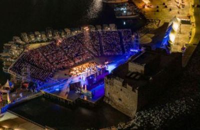 Το Pafos Aphrodite Festival, αποτελεί έναν από τους σημαντικότερους πολιτιστικούς θεσμούς της Κύπρου που συνεχίζει να προσελκύει διεθνείς παραγωγές.
