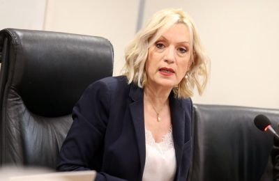 Χαραλαμπίδου: Αναζητά νέο κοινοβουλευτικό συνεργάτη