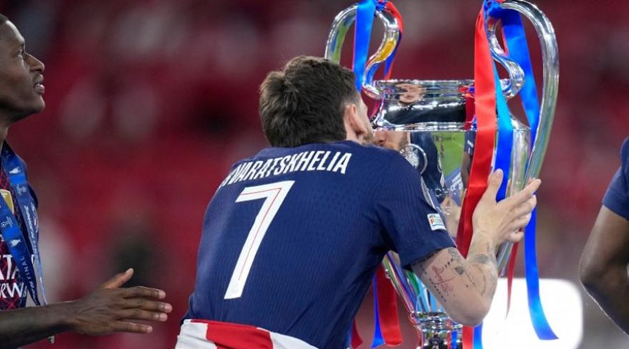 Κορυφαίος ποδοσφαιριστής του φετινού Champions League ο Κβαρατσχέλια!