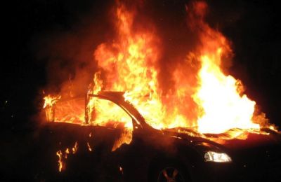 Όχημα που τυλίχθηκε στις φλόγες καταστράφηκε ολοσχερώς