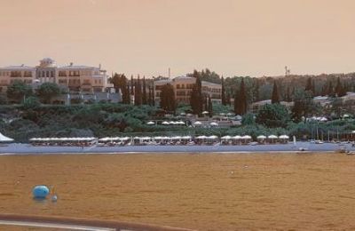 «Ο τουριστικός τομέας γνωρίζει πολύ καλά πως το 2026 θα κλείσει με απώλειες, τις οποίες ευελπιστούμε να καλύψουμε και με την επιμήκυνση της καλοκαιρινής περιόδου», δήλωσε ο κ. Αγγελίδης.