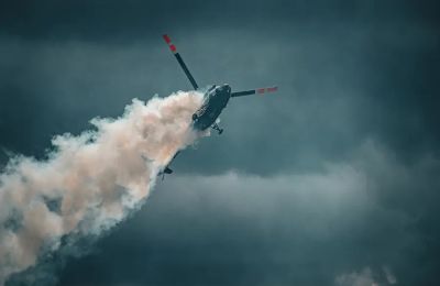 Το ελικόπτερο πετούσε μέσα στην πυκνή ομίχλη που επικρατούσε.