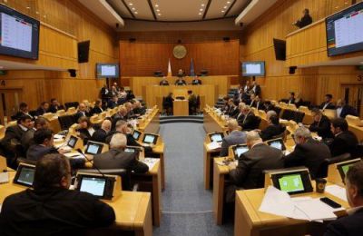 Τα βλέμματα στρέφονται στη μάχη της Προεδρίας και στις συμμαχίες που θα καθορίσουν το τελικό αποτέλεσμα.