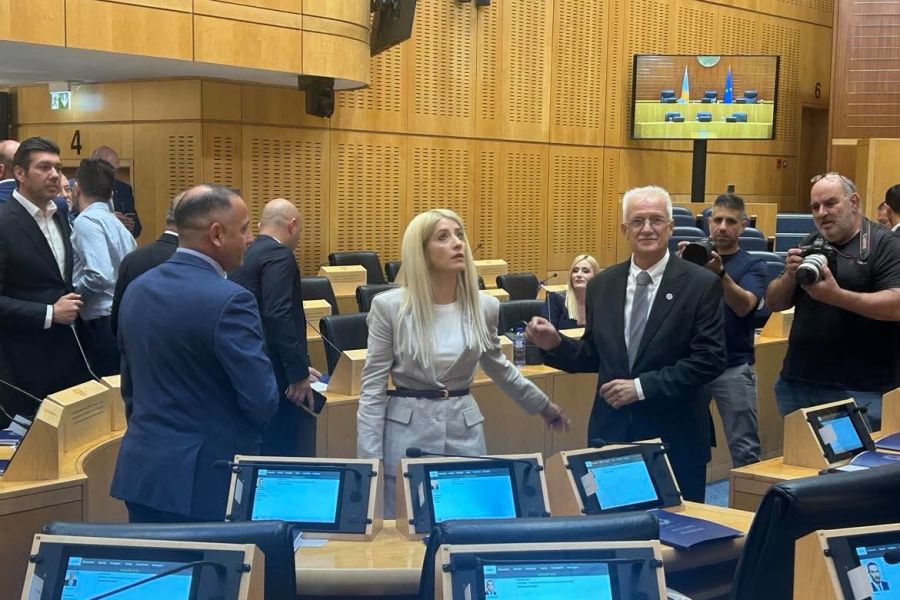 &Eta; &Alpha;&nu;&nu;ί&tau;&alpha; &Delta;&eta;&mu;&eta;&tau;&rho;ί&omicron;&upsilon; &xi;&alpha;&nu;ά &pi;&rho;ό&epsilon;&delta;&rho;&omicron;&sigmaf; &tau;&eta;&sigmaf; &Beta;&omicron;&upsilon;&lambda;ή&sigmaf;
