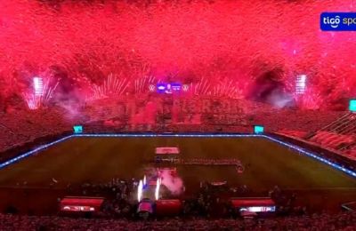 Μυθικό show με χιλιάδες πυροτεχνήματα 