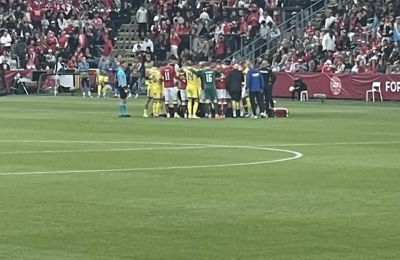 Σοκ με Έρικσεν: Κατέρρευσε ξανά στον αγωνιστικό χώρο, αλλά συνήλθε