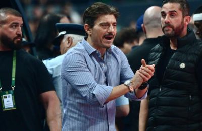 «Είμαι ο μόνος ιδιοκτήτης που του απαγορεύεται να δει την ομάδα του»