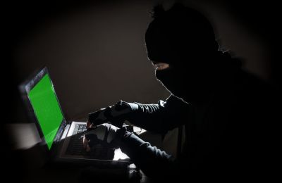 Η Αστυνομία διερευνά την υπόθεση και καλεί το κοινό να ελέγχει την αξιοπιστία εταιρειών και προσώπων πριν από οποιαδήποτε ηλεκτρονική συναλλαγή.