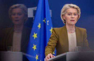 Οι προτεινόμενες κυρώσεις επεκτείνονται σε δεκάδες τράπεζες και πλοία του «σκιώδους στόλου», ενώ για πρώτη φορά περιλαμβάνουν περιορισμούς σε αλιευτικά προϊόντα.