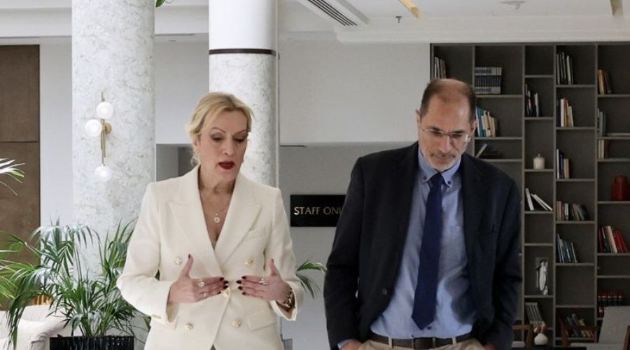 Η Ειρήνη Χαραλαμπίδου ψάχνει τον επόμενο κοινοβουλευτικό της συνεργάτη αφού ο τελευταίος αποχώρησε λέγοντας πως είναι αντίθετα με τις αρχές και την ιδεολογία του, τα όσα λέει ο Οδυσσέας Μιχαηλίδης
