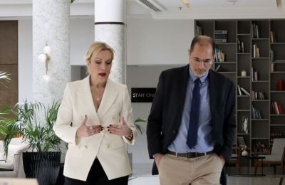 Η Ειρήνη Χαραλαμπίδου ψάχνει τον επόμενο κοινοβουλευτικό της συνεργάτη αφού ο τελευταίος αποχώρησε λέγοντας πως είναι αντίθετες με τις αρχές και την ιδεολογία του, τα όσα λέει ο Οδυσσέας Μιχαηλίδης